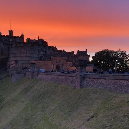 The Castle Esplanade Residence Edinburgh Exterior foto