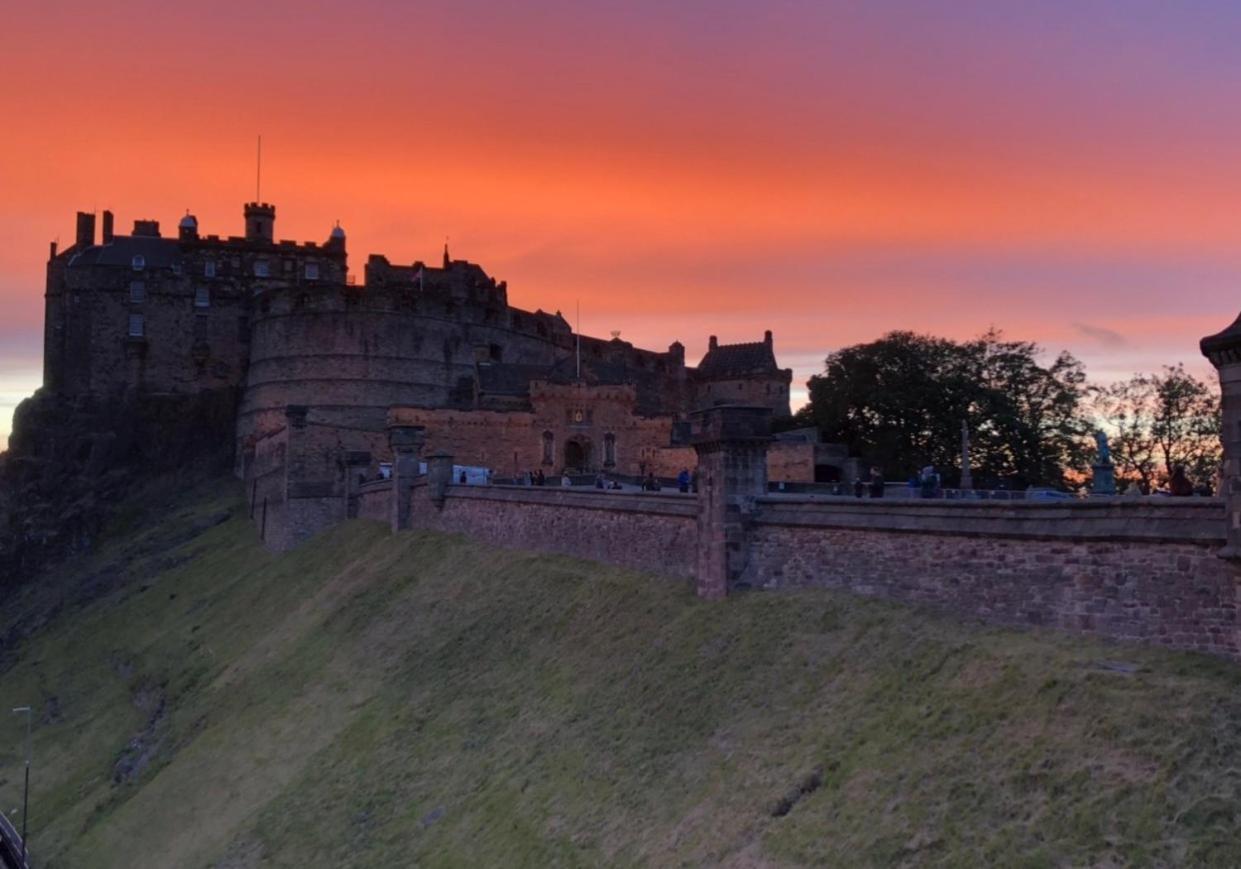 The Castle Esplanade Residence Edinburgh Exterior foto