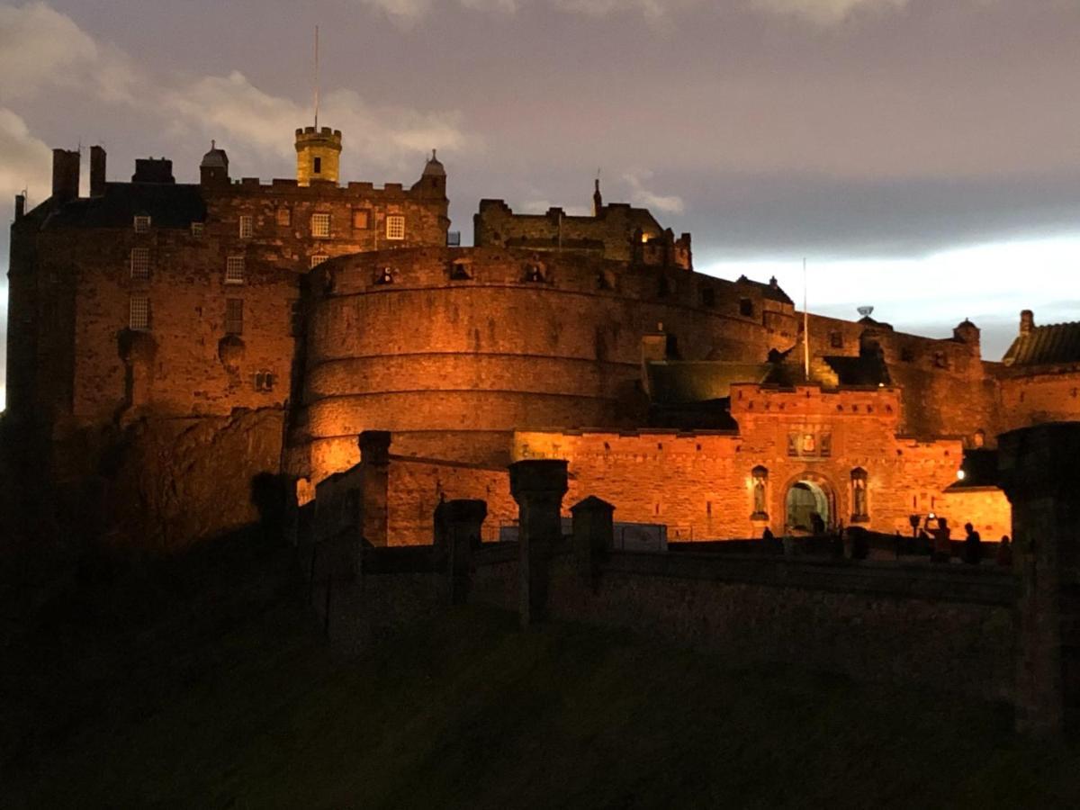 The Castle Esplanade Residence Edinburgh Exterior foto